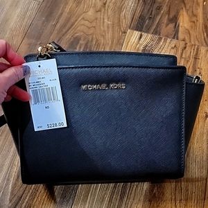 Michael kors selma messenger bag